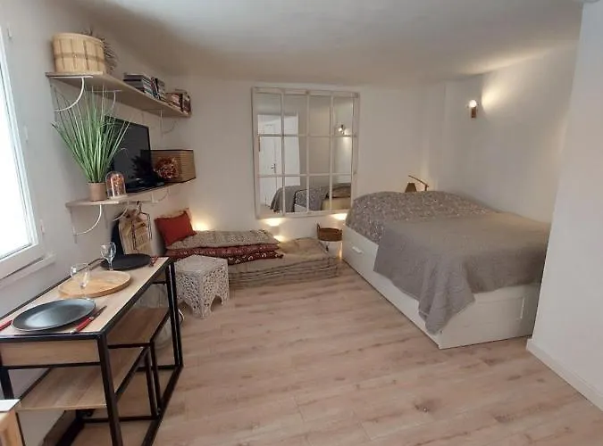 Refait A Neuf Dans La Cite Medievale *