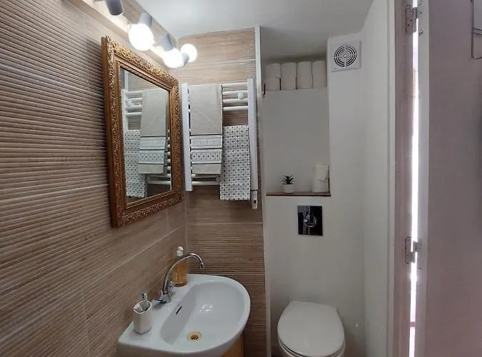 Refait A Neuf Dans La Cite Medievale Hyères